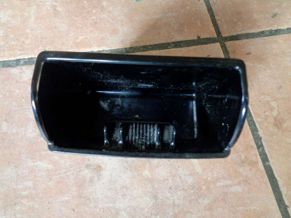 Mercedes W202 C-Klasse C180 Aschenbecher Ascher Hinten 2028130004