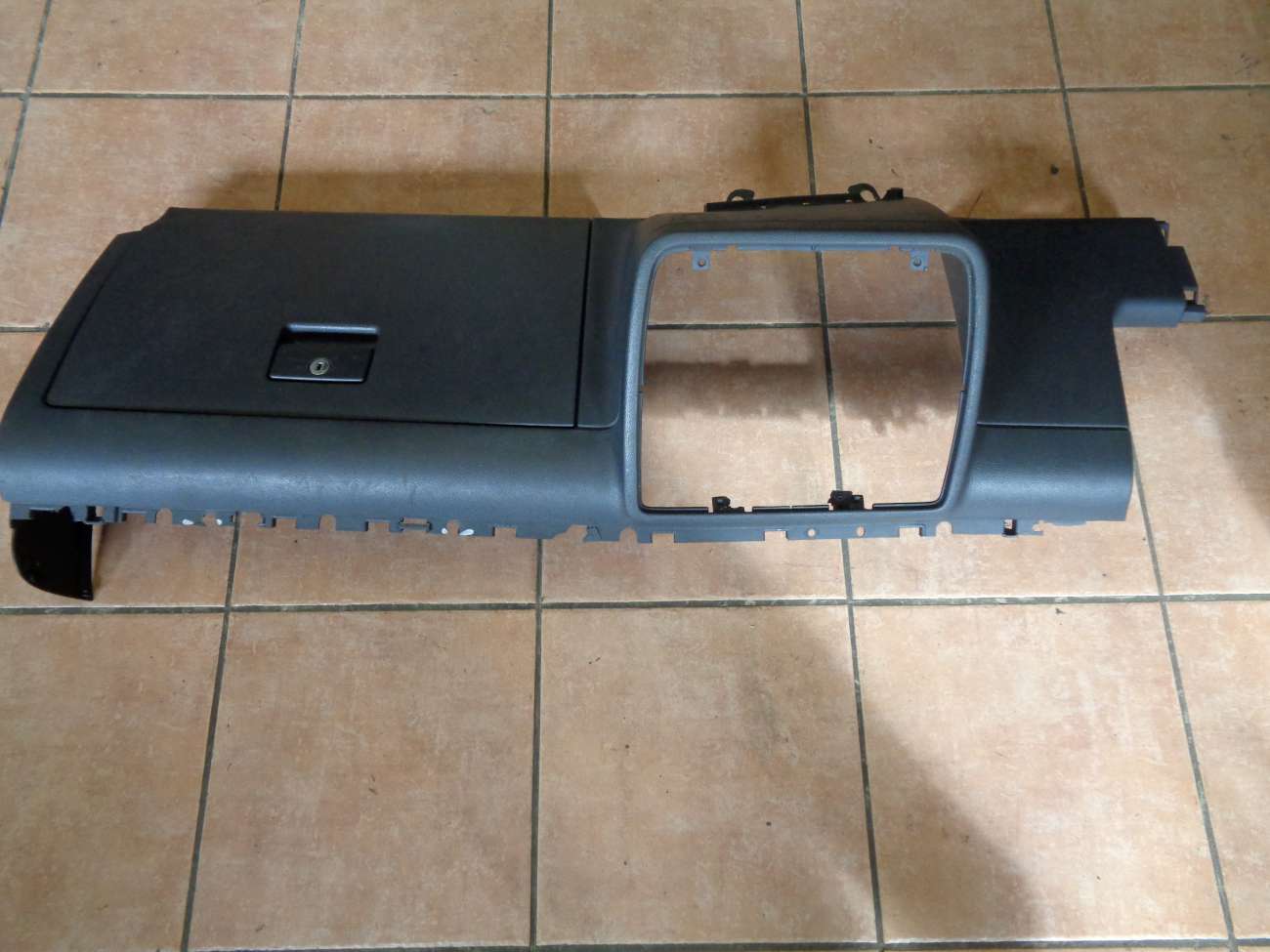VW Sharan 7M Seat Alhambra Ford Galaxy Schalttafel Handschuhfach 7M3858904