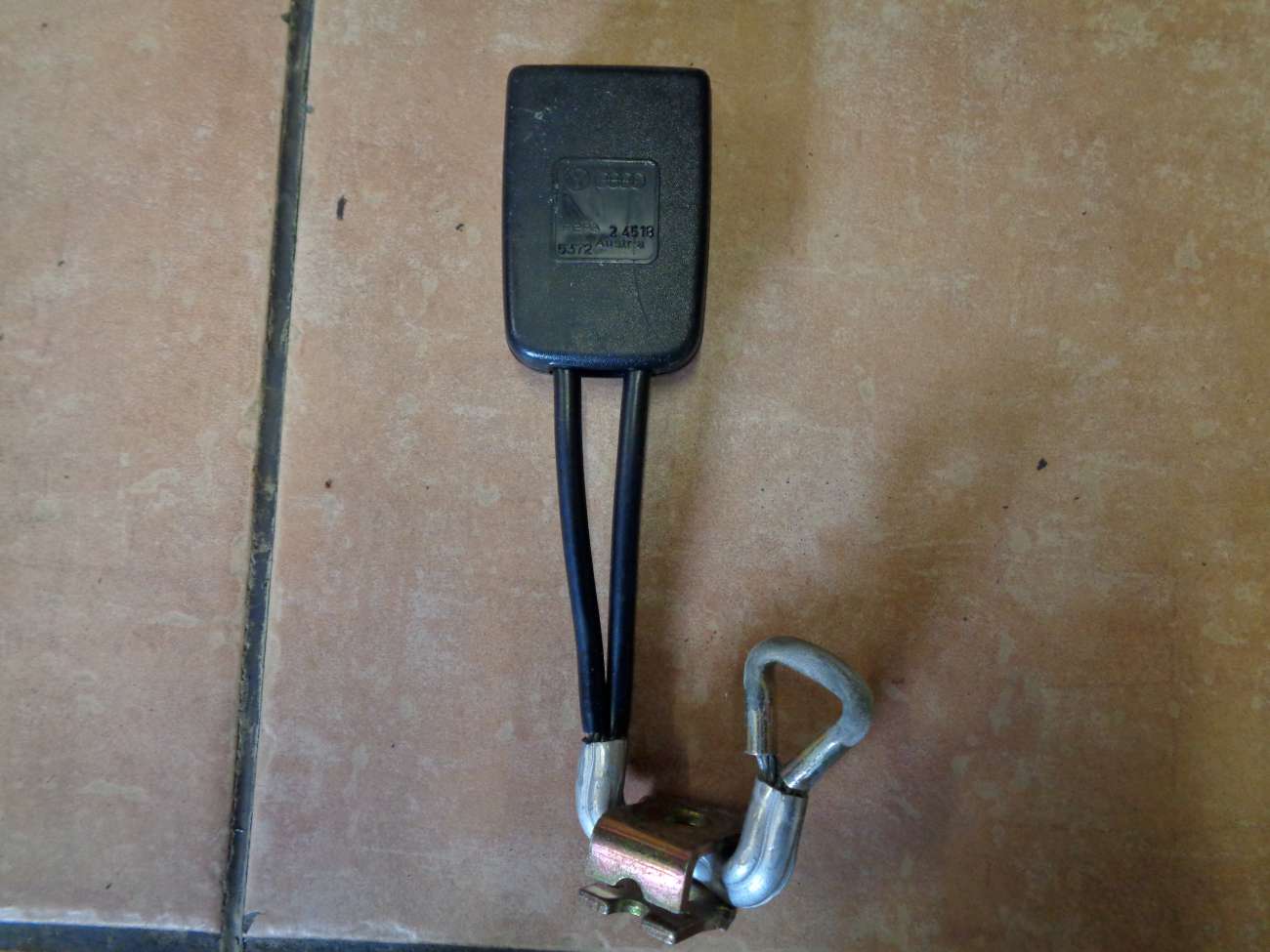 VW Passat 35i Sicherheitsgurt Hinten Mitte Gurtschloss 357857713B