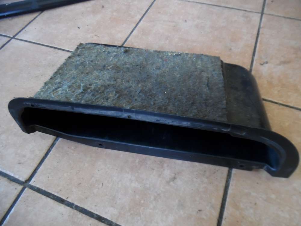 Mercedes-Benz C-Klasse W202 Ablagefach Hinten 2028900211