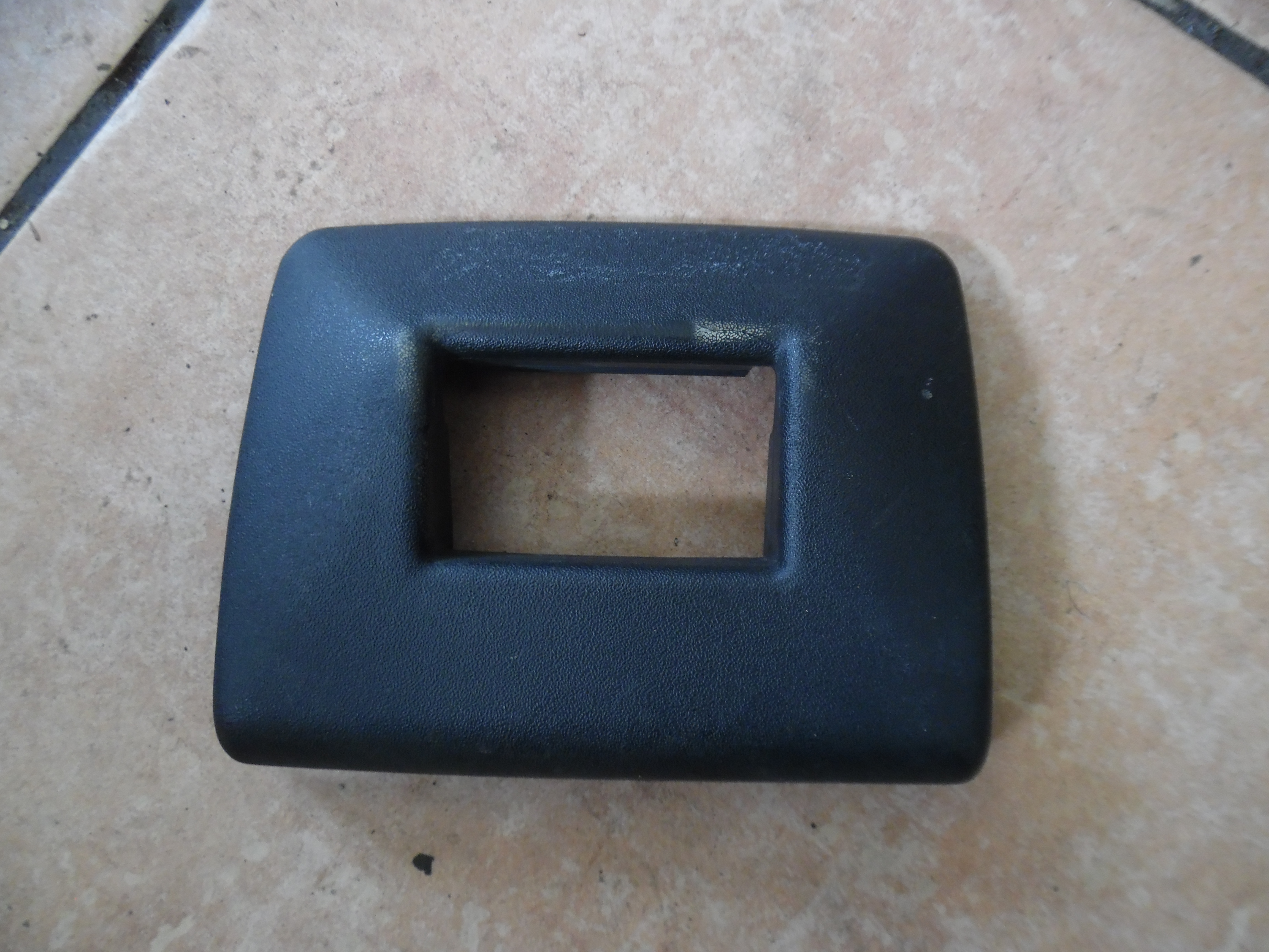 BMW E34 525 Abdeckung R?ckbank Gurt Hinten 1963121
