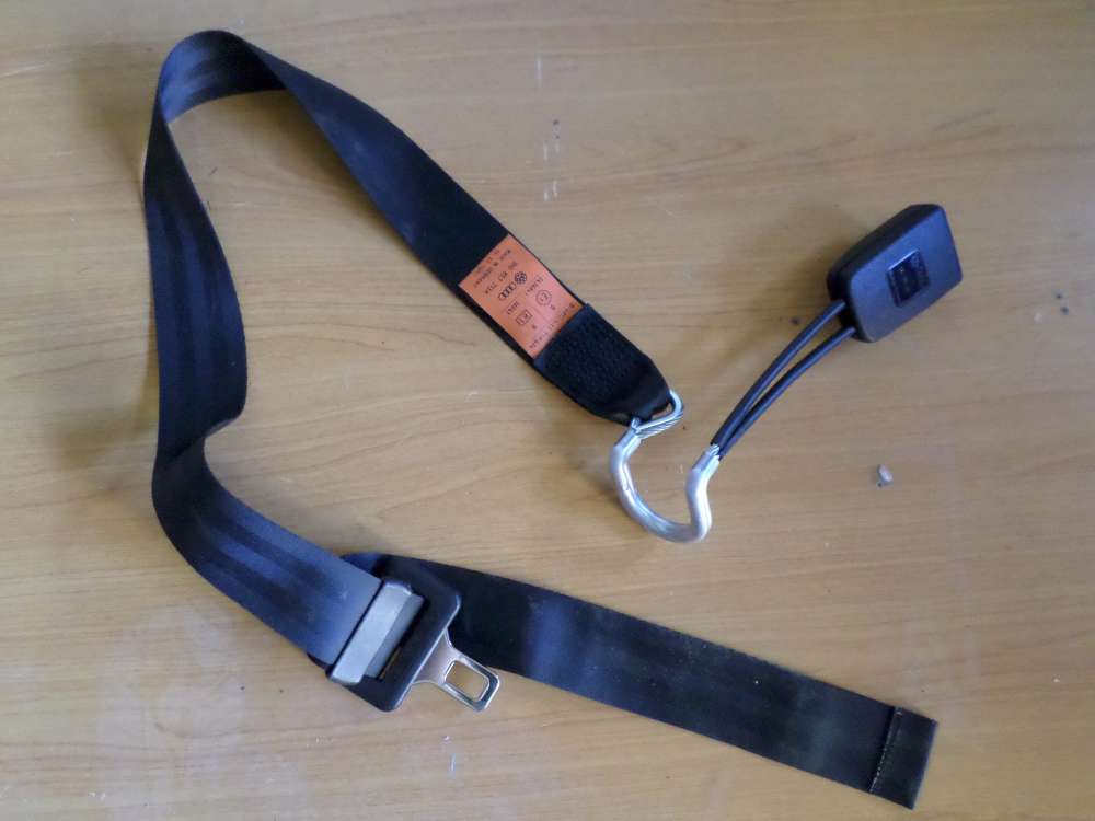 VW Golf 3 1H Gurtschloss Anschnallgurt R?ckbank 1H0857713