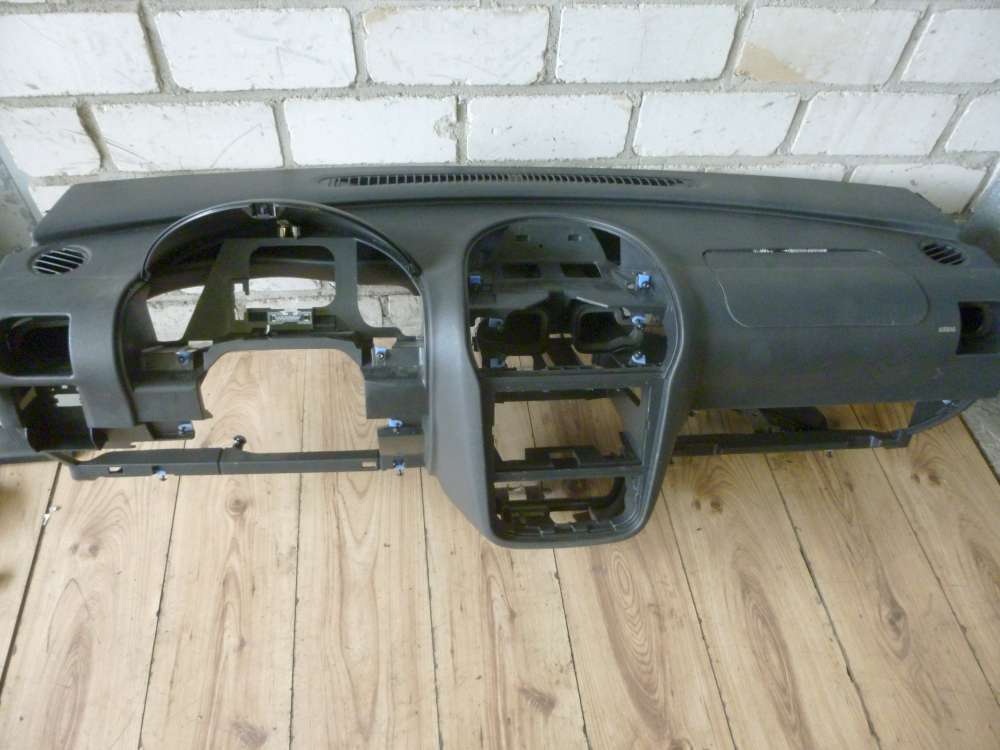 Opel Corsa C 2001 Amaturenbrett Lagerr?umung 09114381