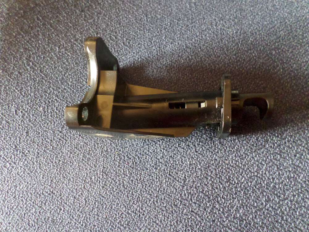 Mercedes A-Klasse W169 Halter Bodenklappe Klappe Kofferraum A1696900338