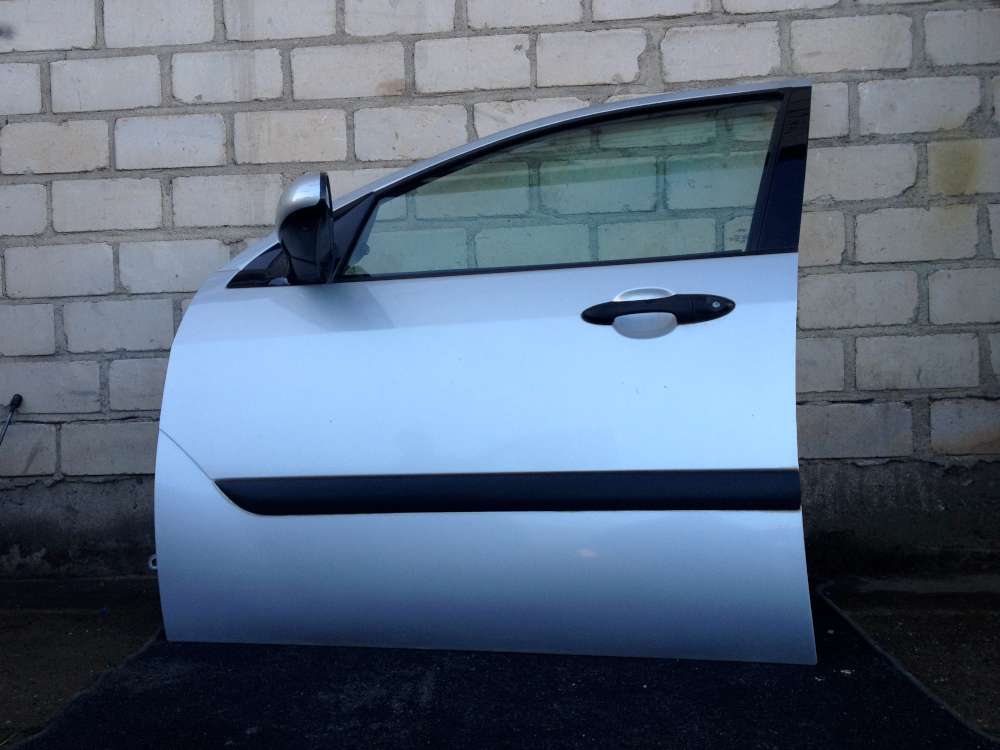 Ford Focus DNW von 1999 bis 2005 Kombi Fahrertür Tür vorne links Farbe: Silber