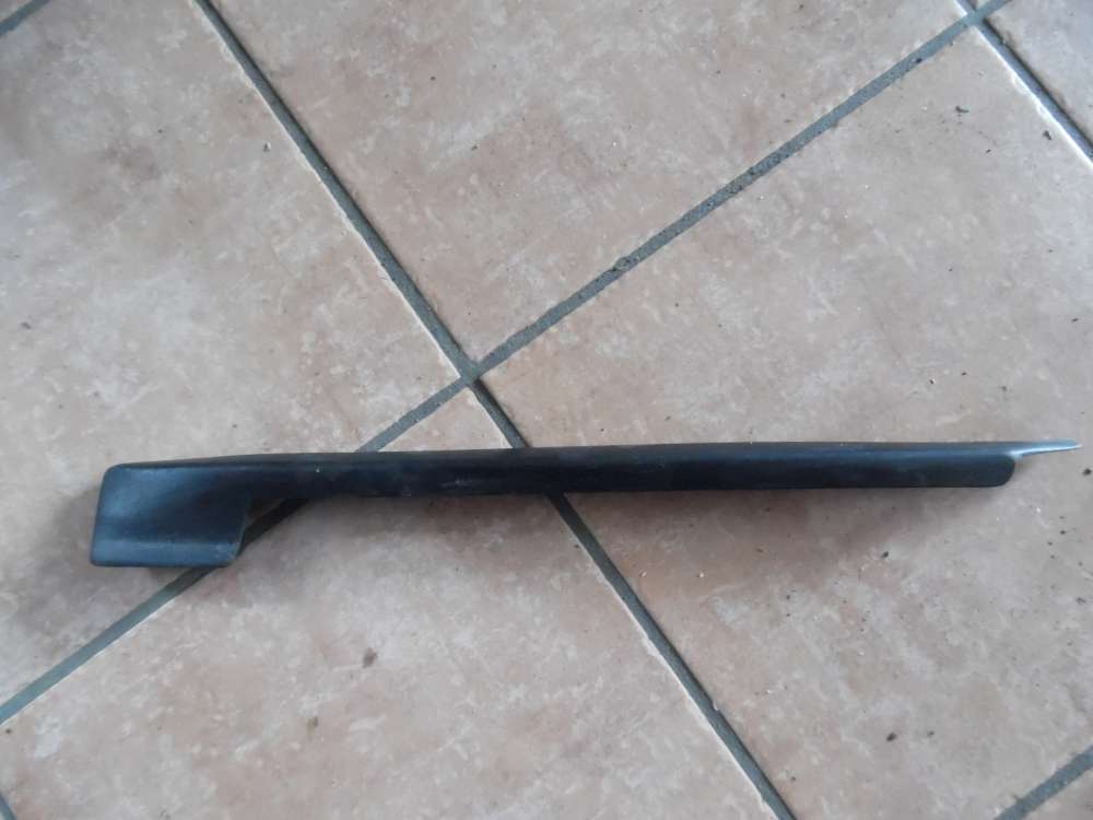 VW Golf 3 Sitzschiene Verkleidung rechts 357881088