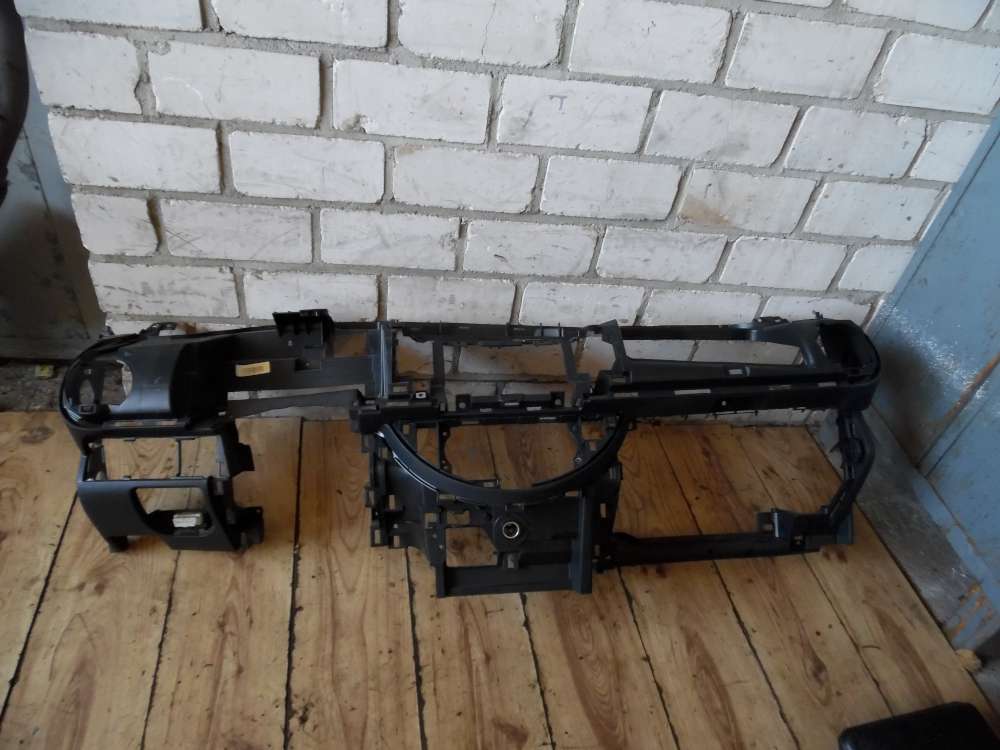 Nissan Note E11 1,4 Orig Armaturenbrett 68200-9U100