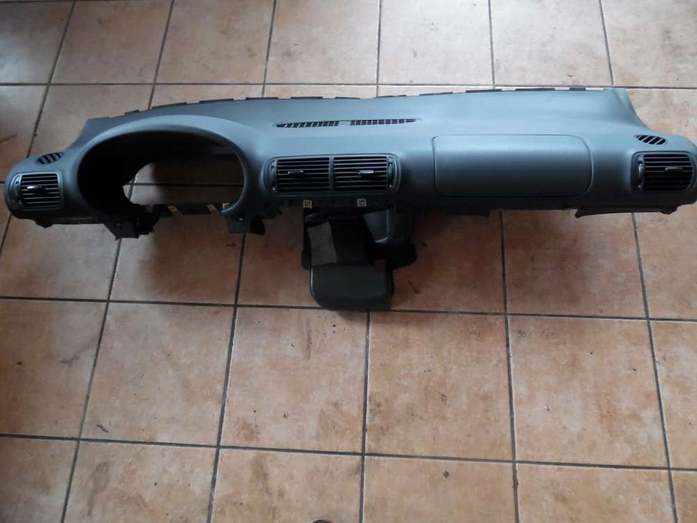 Audi A3 8L 1,8 Bj:98 Armaturenbrett Schalttafel Cockpit 8L0857069