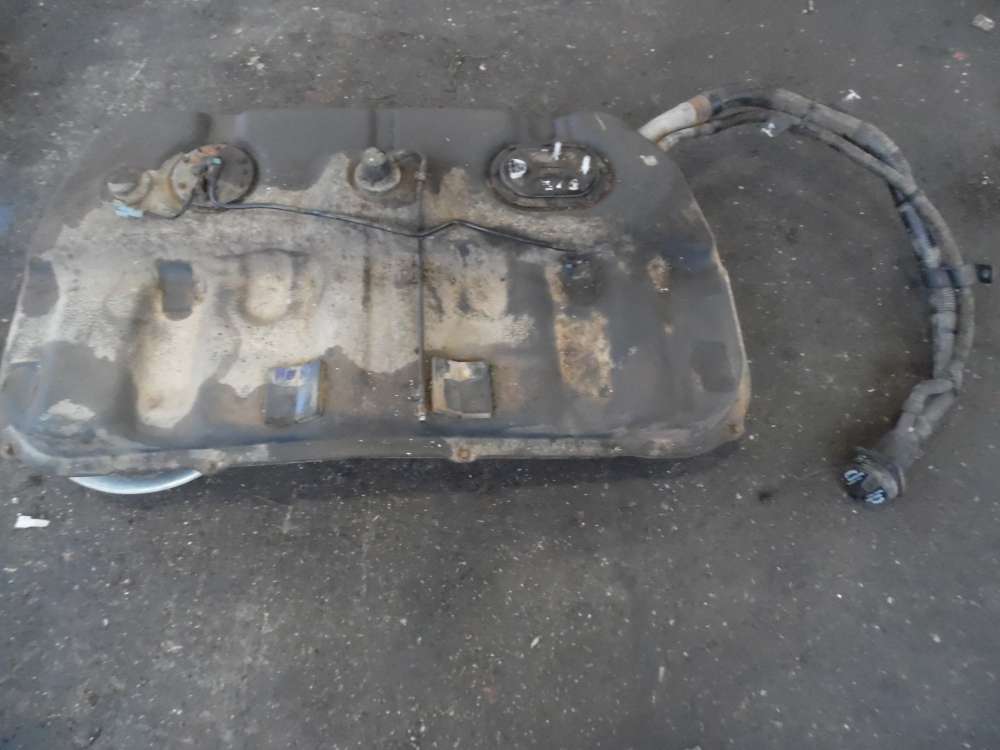 Hyundai Santa Fe Kraftstofftank Benzintank und Einf?llschlauch 31110-26510
