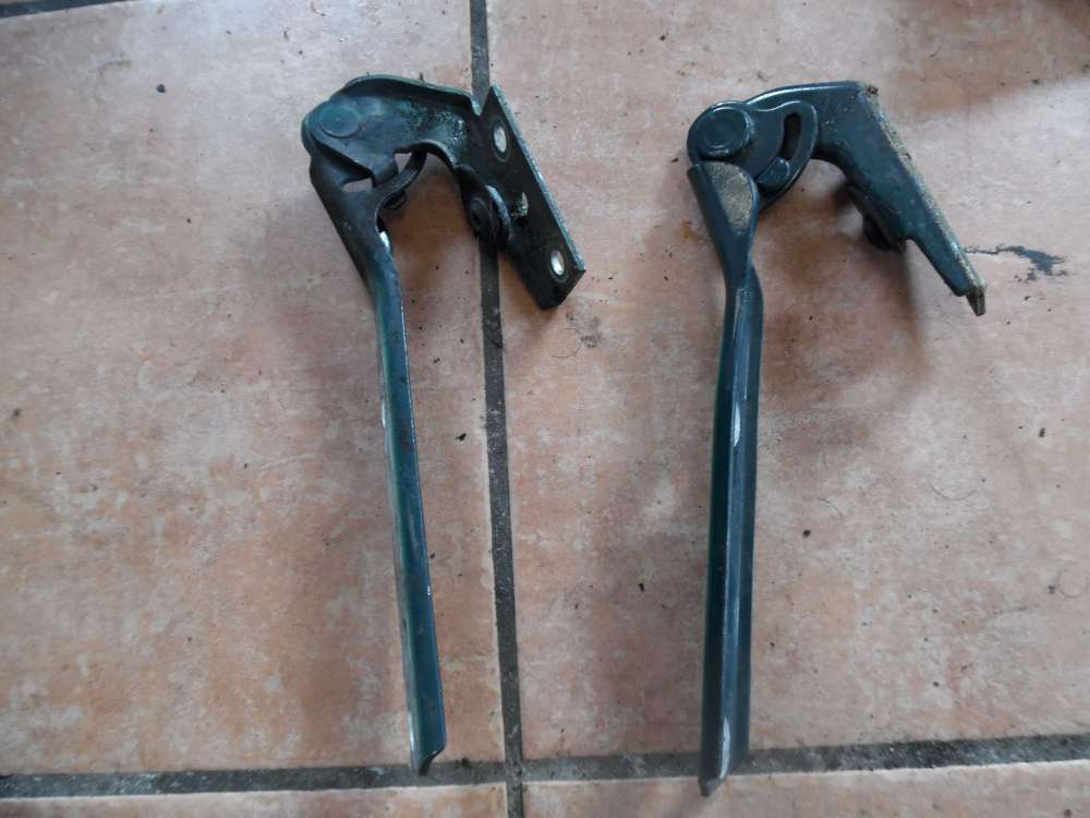 VW Passat Kombi Bj:98 Scharniere f?r Motorhaube Links+Rechts 3B0823301 3B0823302