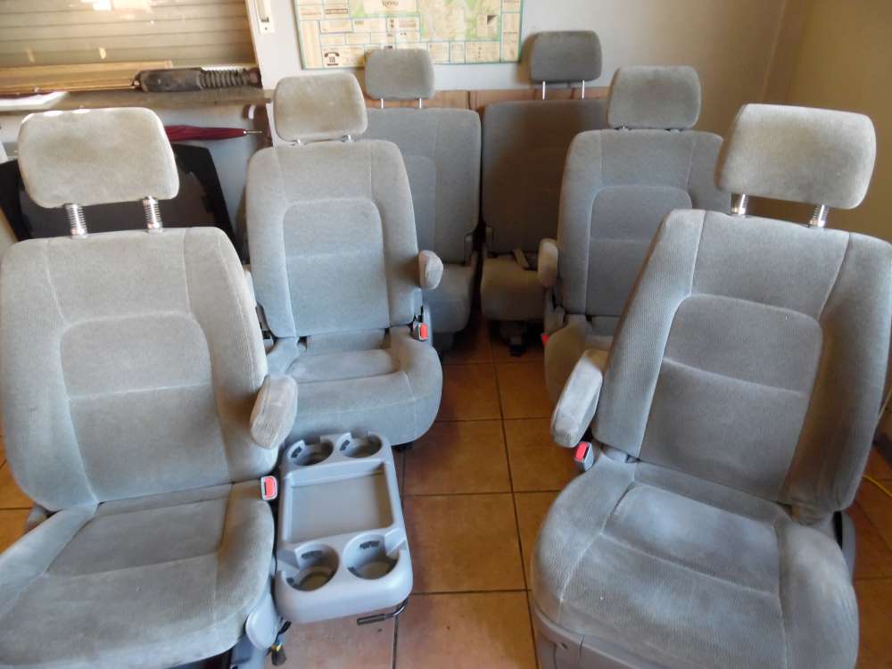 KIA Carnival Bj:2005 Sitze Komplett Stoff Farbe Grau
