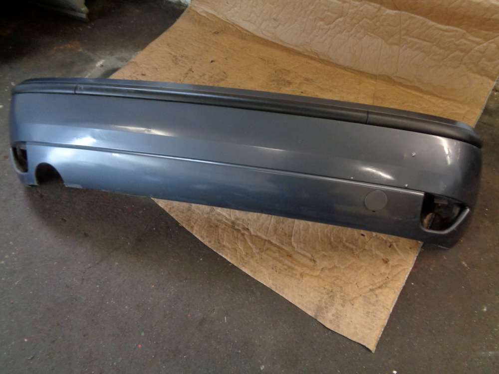 Ford Focus limousine 3 Türer Bj:2002 Stoßstange Hinten Grau