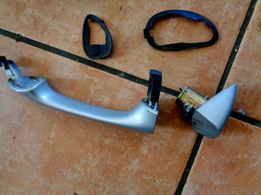 Mercedes A-Klasse W169 A150 Bj:05 Türgriff Aussengriff Halter Griff Vorne Links