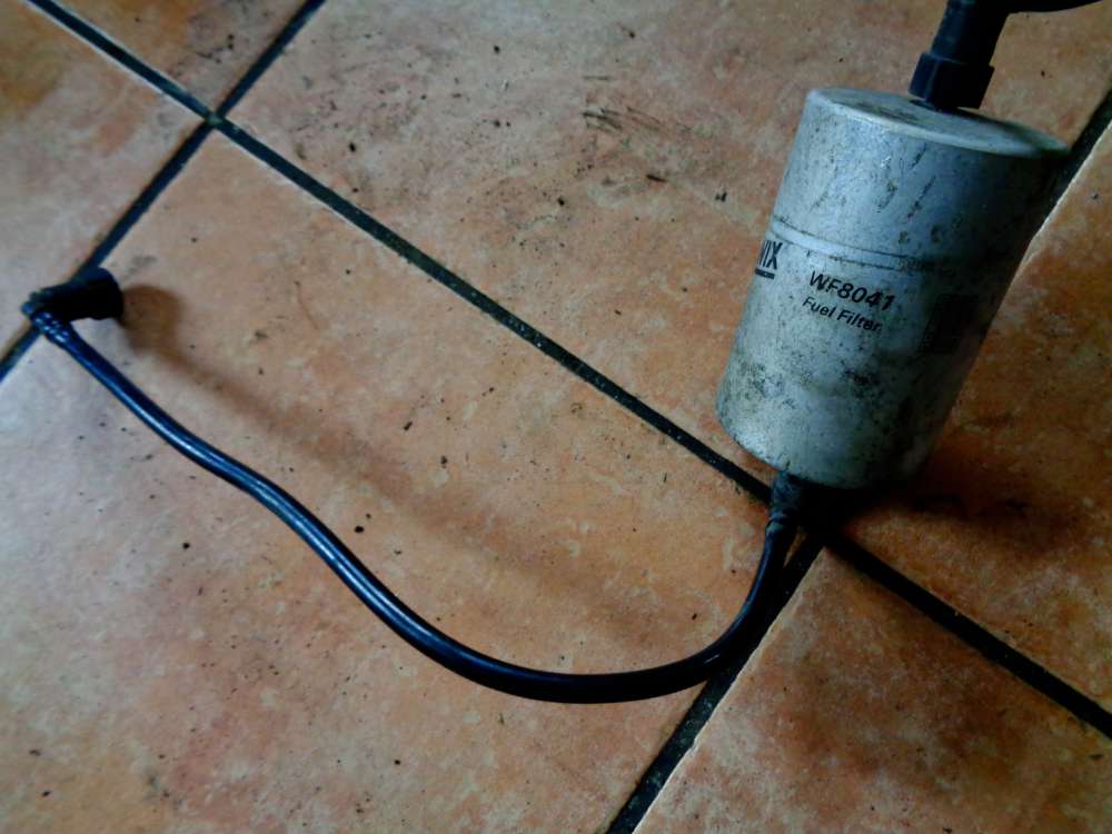 VW Golf 5 Kraftstofffilter Unterdruckrohr Rückschlagventil 1J0201293E