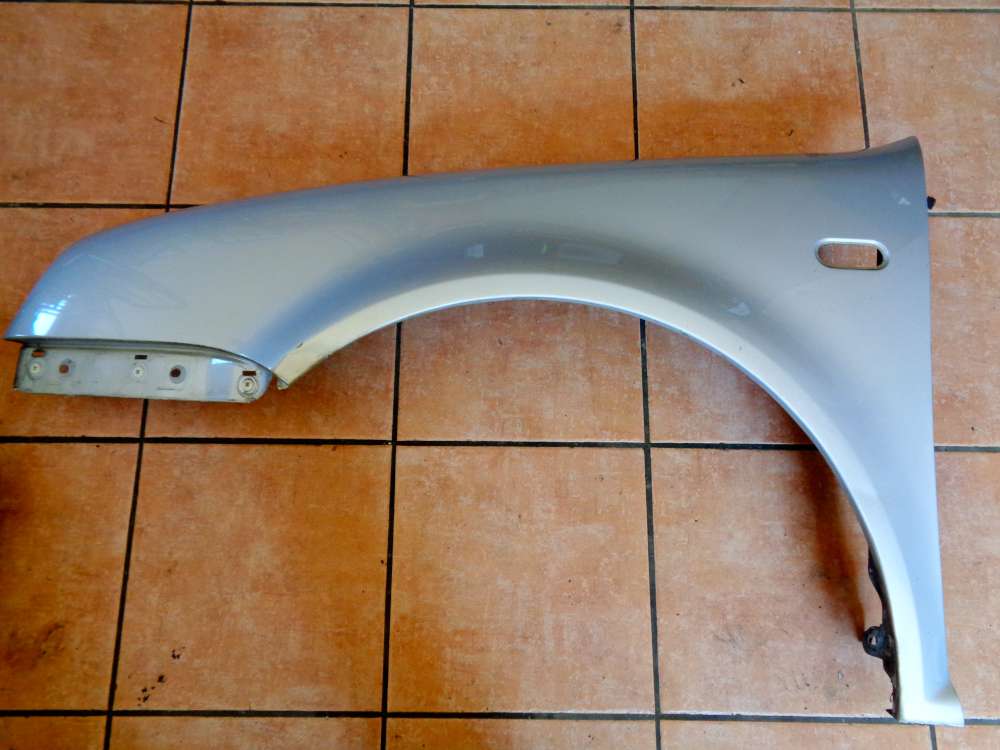 VW Golf 4 Bj:2000 Kotflügel Vorne Links Silber Farbcode: LB7Z