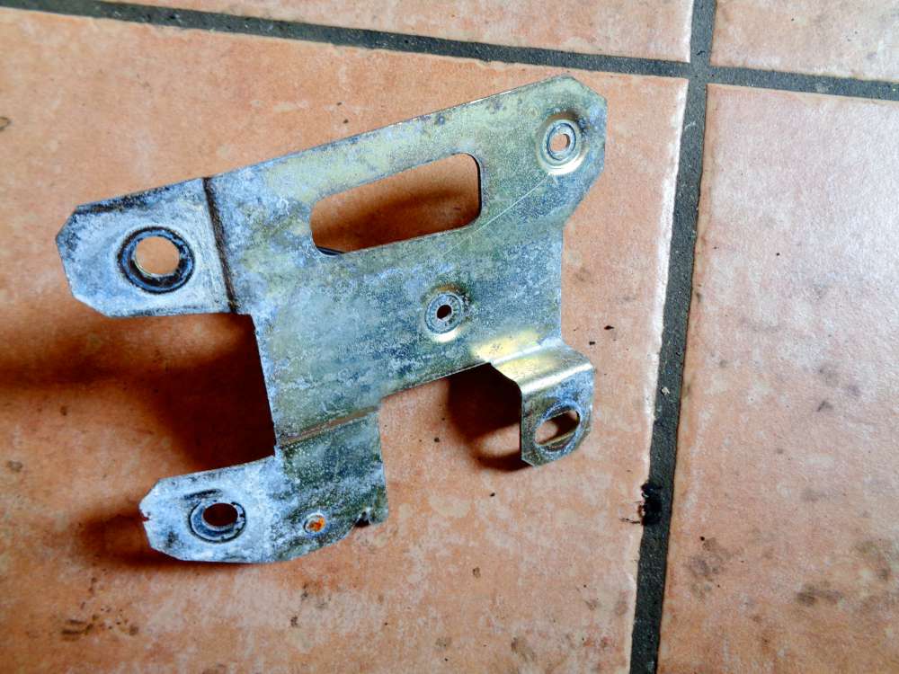 VW Golf 4 Kombi Bj:2002 Schloss Halter Hinten 1J9827425