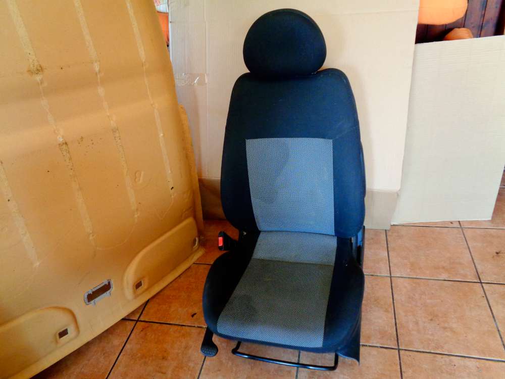 Opel Corsa C Bj:2010 3 T?rer Sitze Fahrersitz Vorne Links Stoff Grau