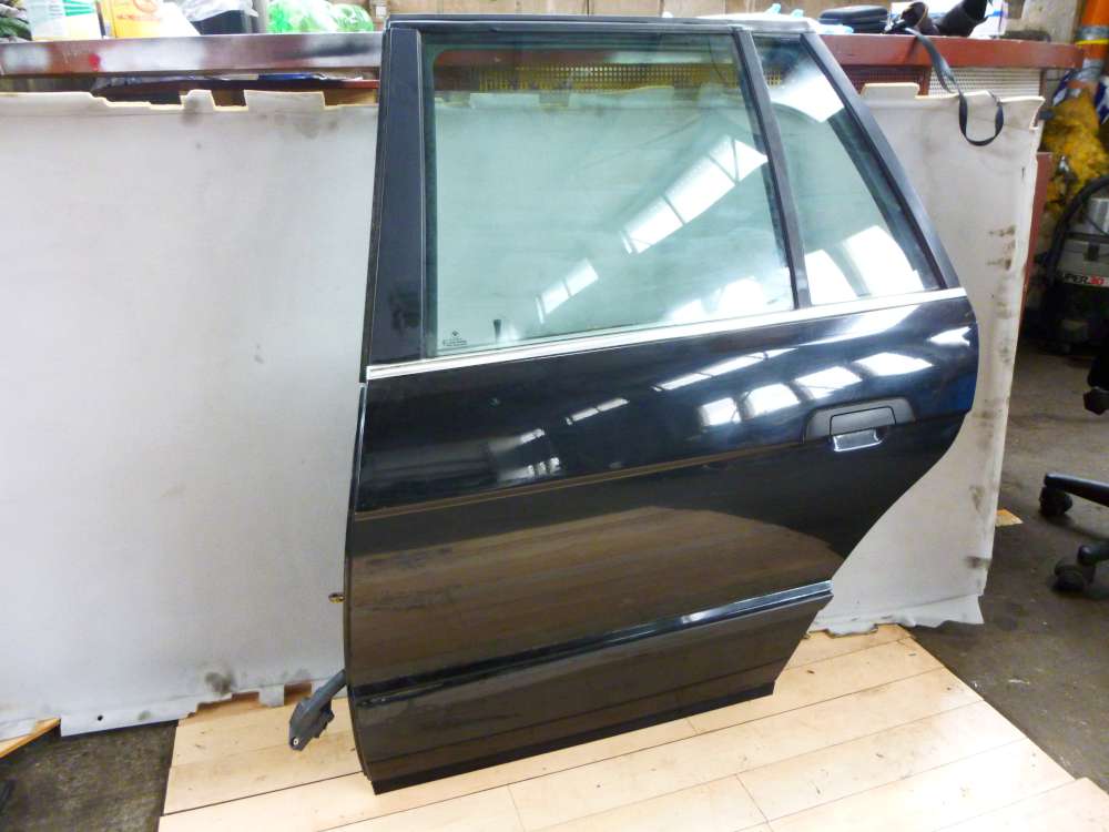 BMW 5er E39 Kombi Tür hinten Links Farbe: Schwarz