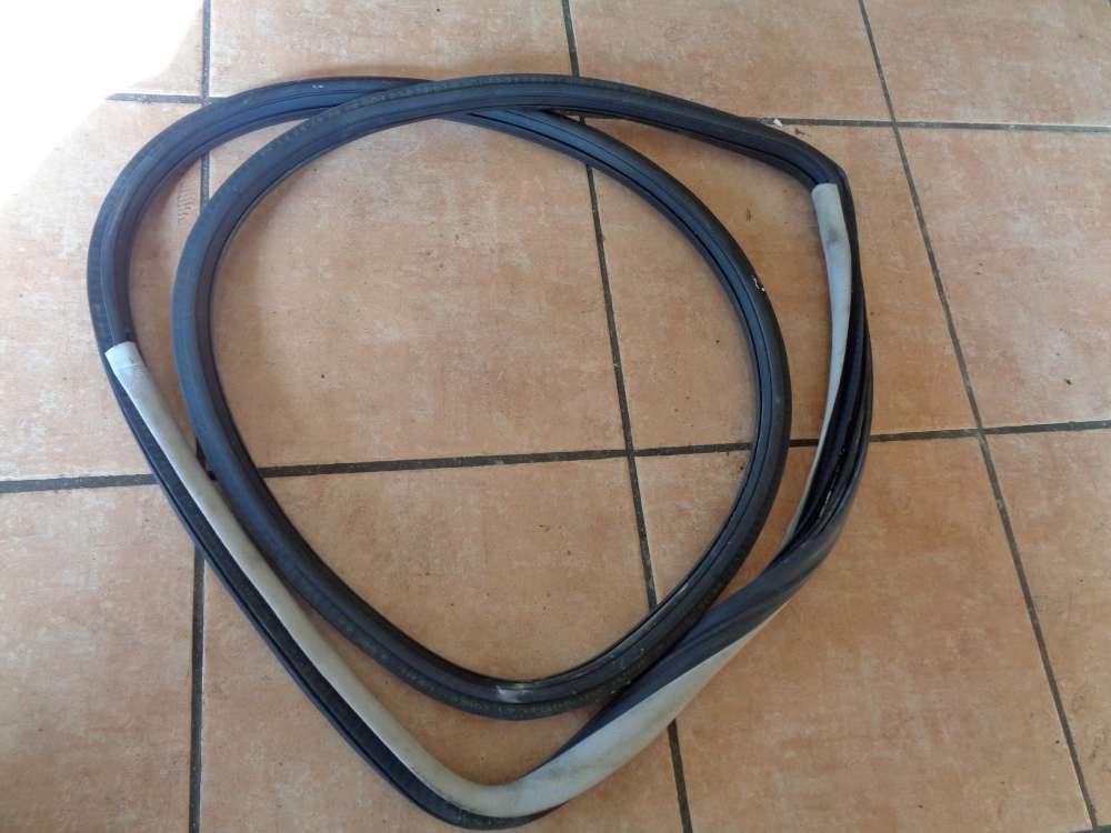 VW Passat 3B Bj:1997 Türdichtung Gummi Hinten Rechts 3B9867368