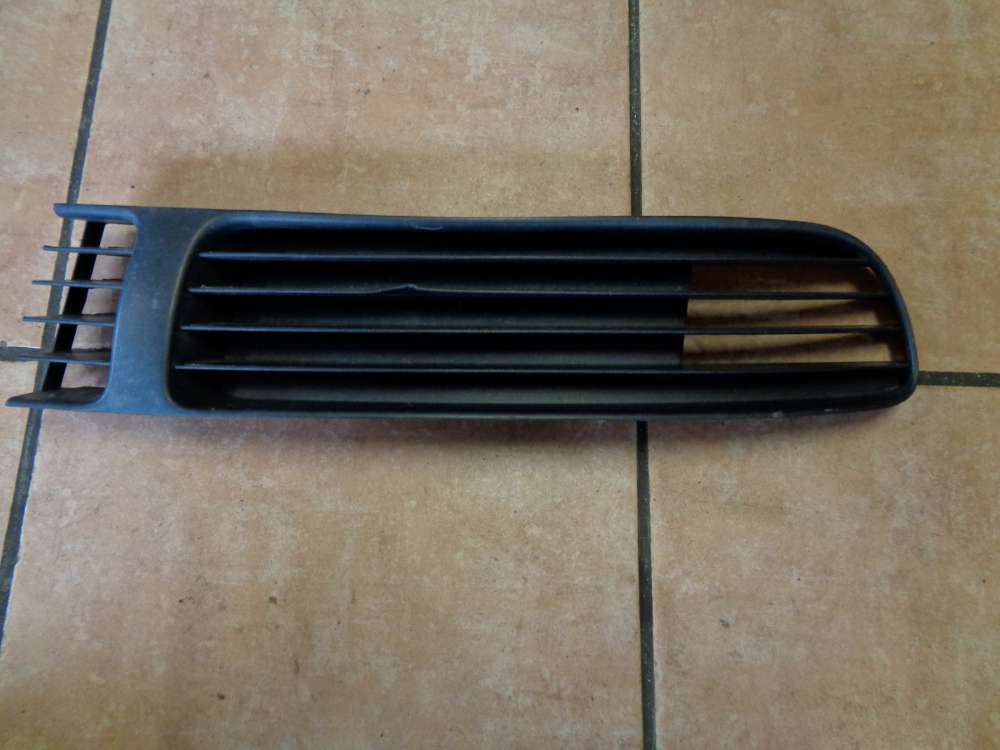 VW Passat 3B Bj:1997 Frontblende Sto?stange Rechts 3B0853678