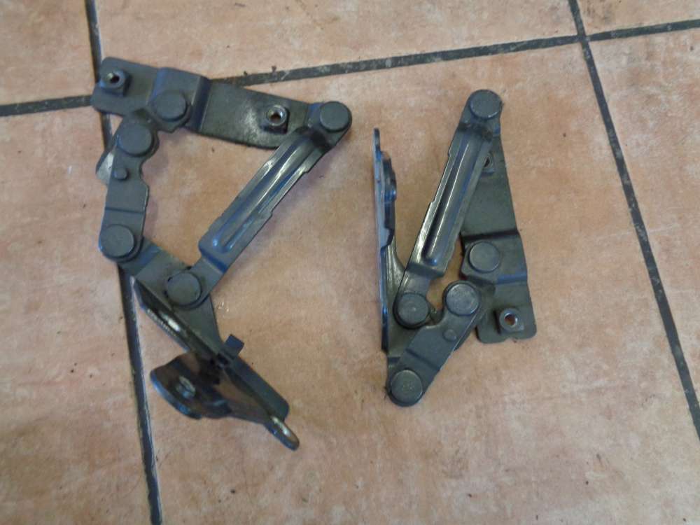 Seat Altea XL 5P Bj:2008 Motorhaubenscharniere 5P0823301 5P0823302