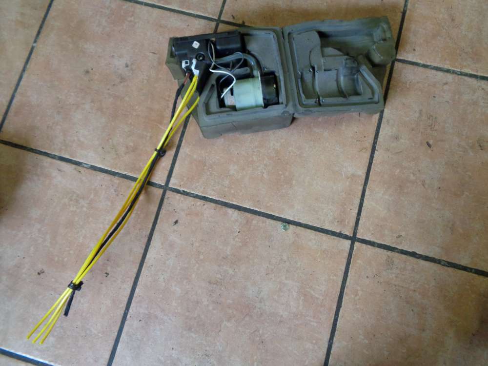 Mercedes A-Klasse W168 Bj:1998 Zentralverriegelung Pumpe ZV-Pumpe A1688000148
