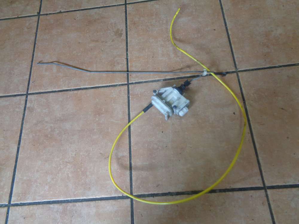 VW Passat 35i von 1988 bis 1993 ZV Stellmotor Tankklappe Vorne Links 357862153A