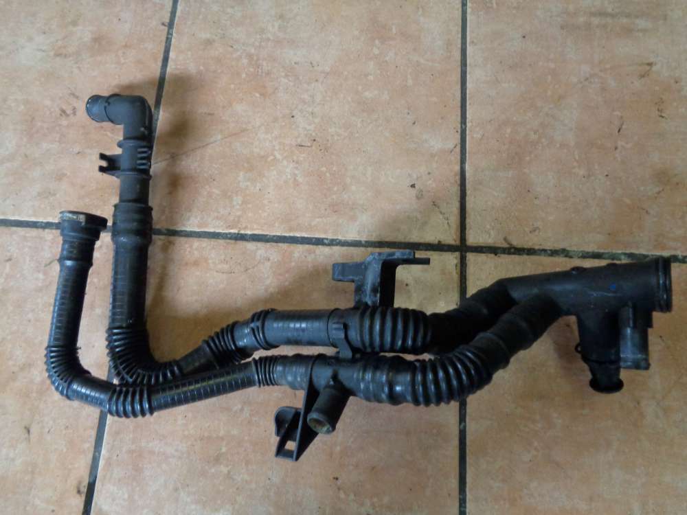 Ford Focus II Thermostatgehäuse Kühlerschlauch 9647768980