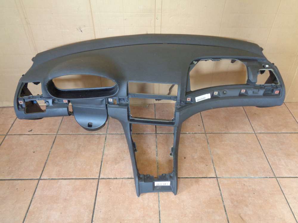 BMW 318i E46 Armaturenbrett Cockpit Instrumententafel 8213799