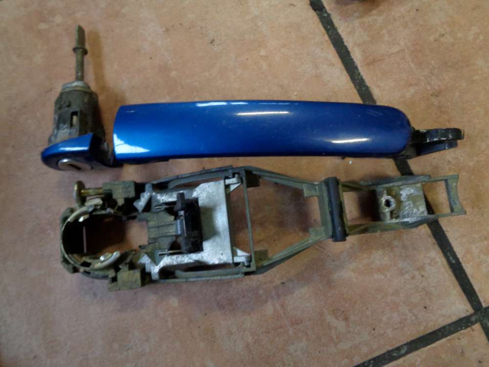 VW Passat 3B Türgriff außen Vorne Rechts 3B0837207 hallblau Farbcode : LR5U