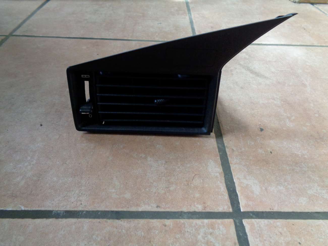 Mercedes Benz W201 190E Original Luftdüse Düse Seitenscheibenentfrostung Links