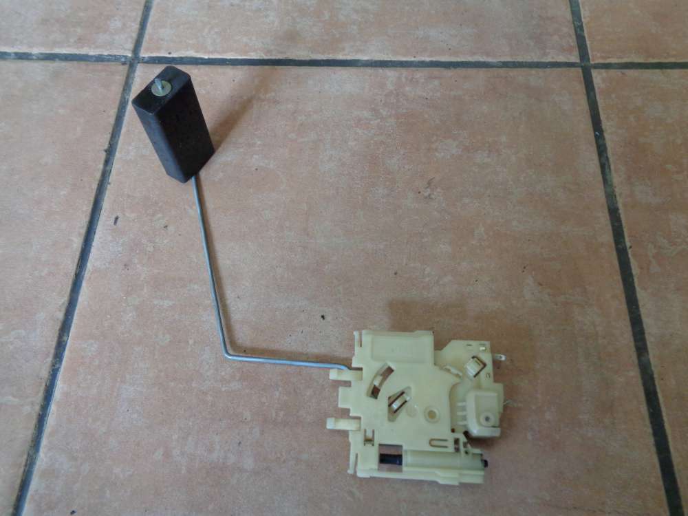 VW Passat 35I Verkleidung für Kraftstoffpumpe 333919673B 833/ 20 74623