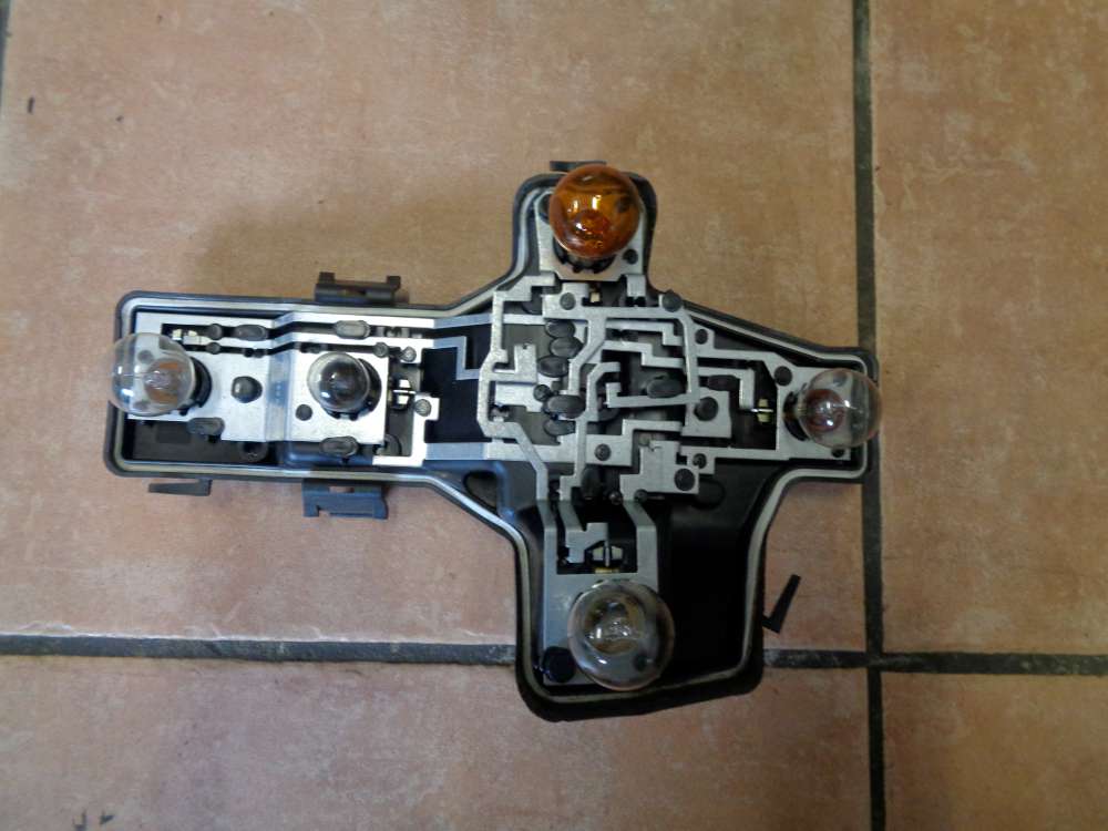 VW Touran Lampenträger hinten links Rückleuchte Fassung 1T0945257D