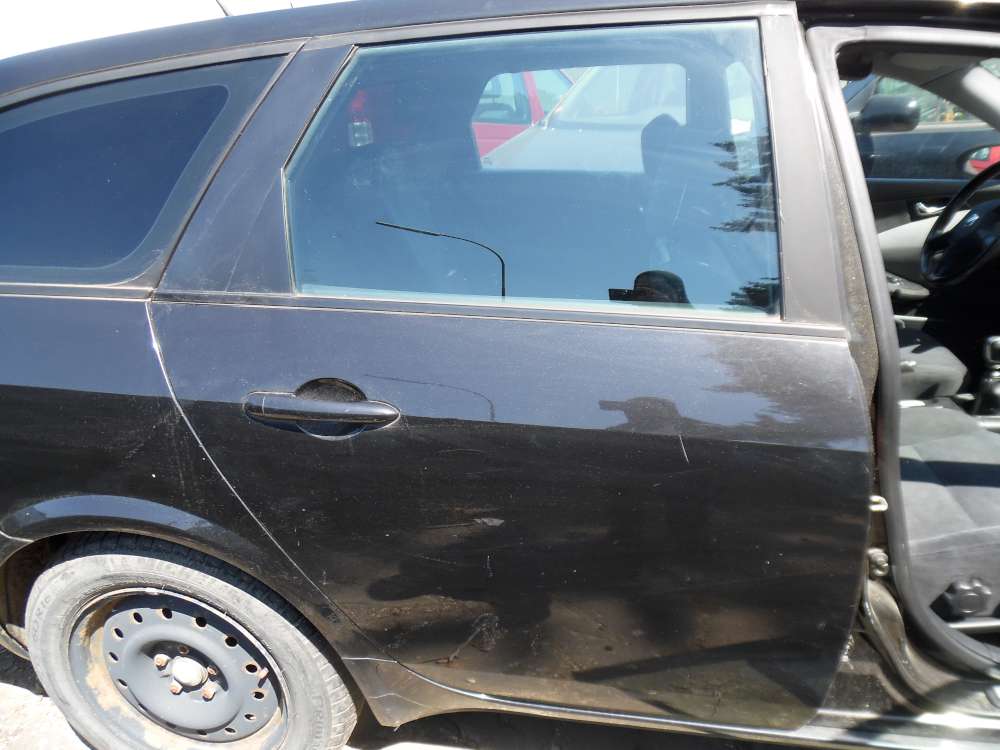 Nissan Primera P12 Kombi Tür Hinten Rechts Farbe : schwarz