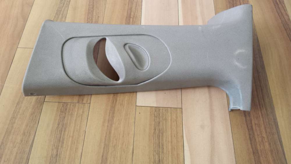 Ford Focus Bj 2001  Verkleidung Gurt links 98AB B24583