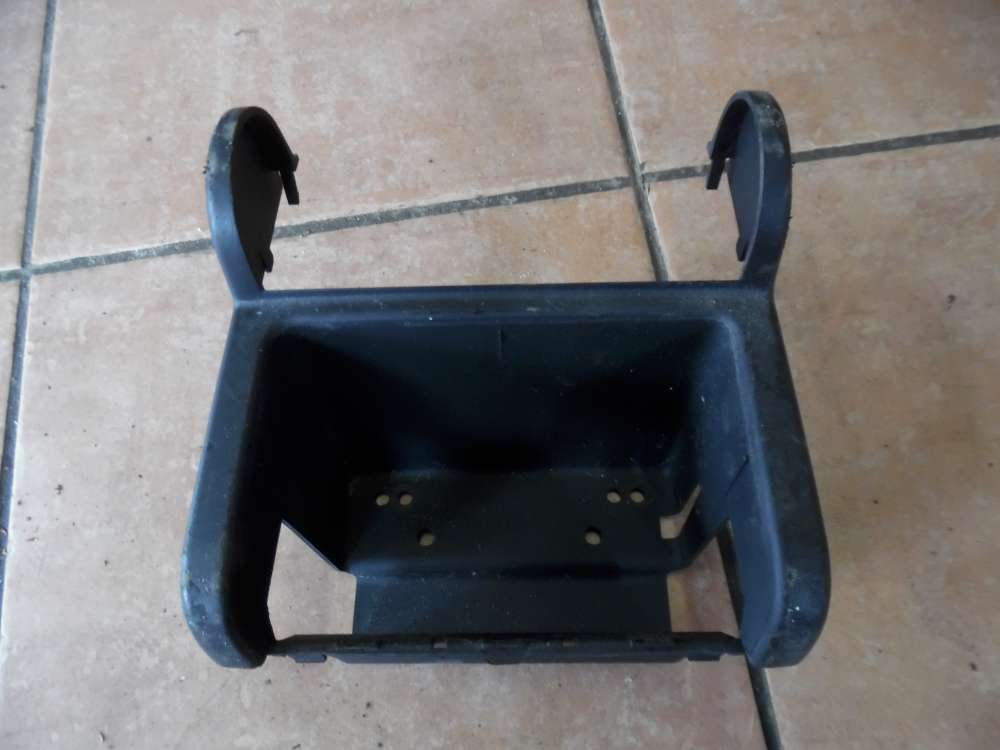 BMW 318i E46 Halterung Mittelkonsole f?r Aschenbecher 8213682