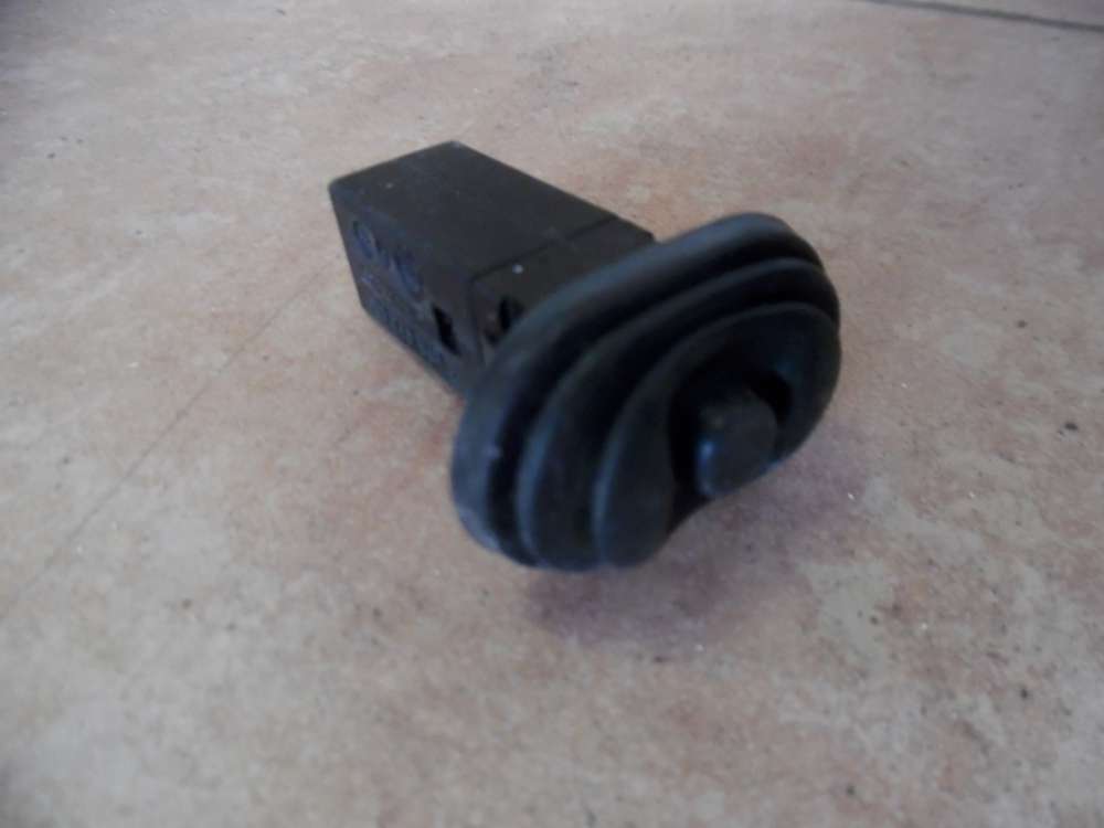 BMW 318i E46 Schalter Kontaktschalter Tankklappe 8228939