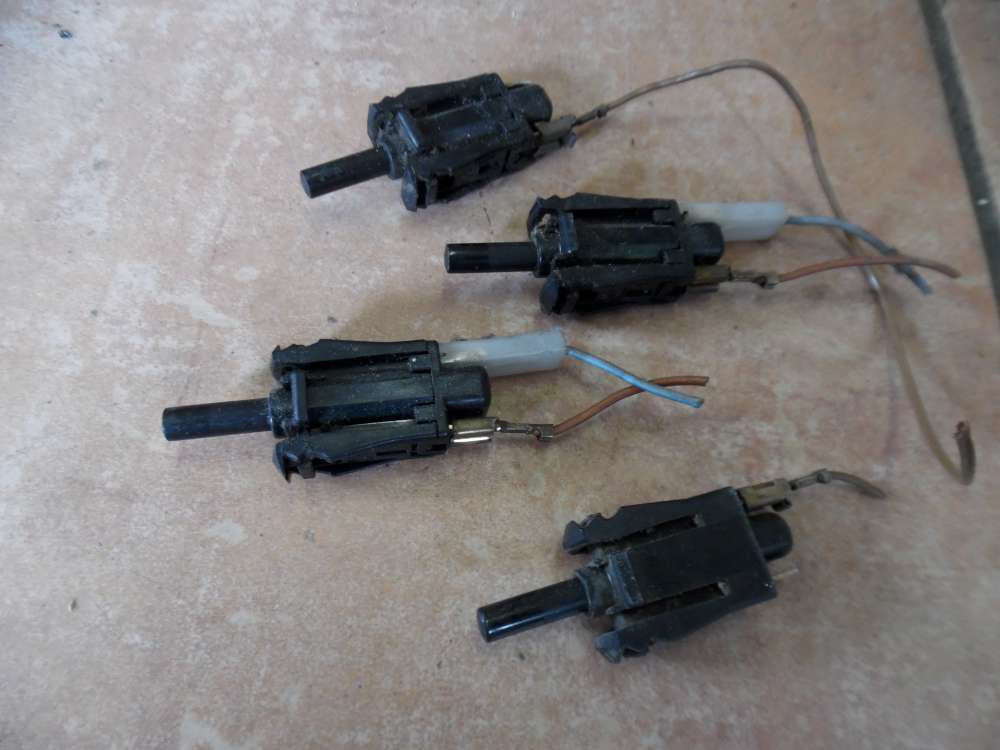 Mercedes-Benz 190E W201 Schalter Türkontakt 0015458714