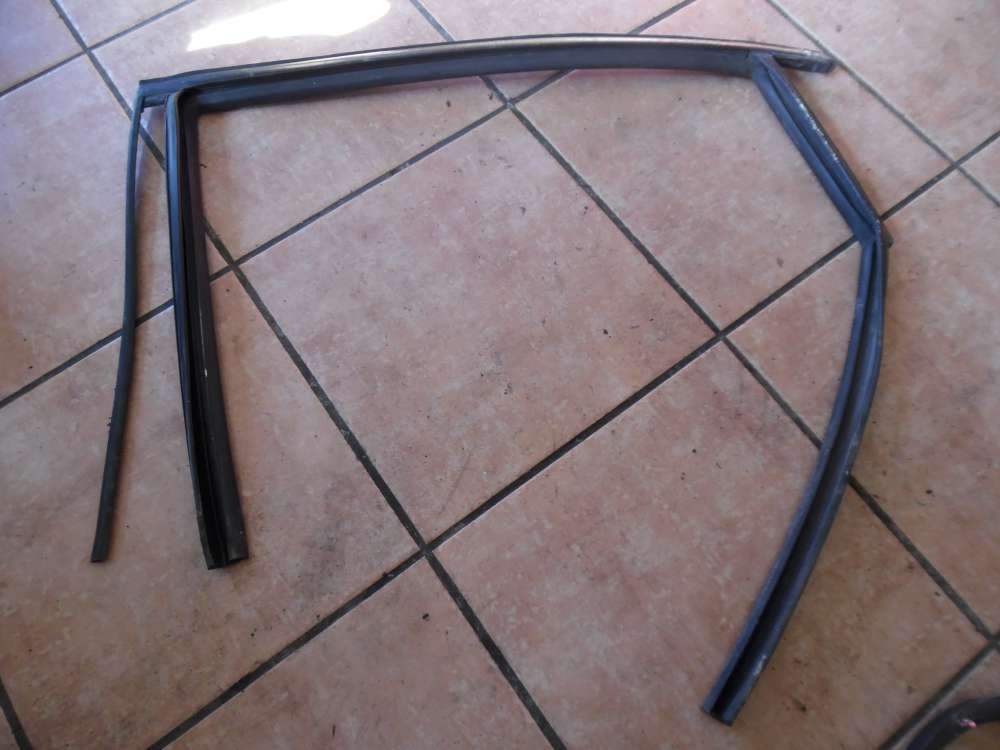 Nissan Primera P12 Kombi Bj:03 Tür Fenster Dichtung außen Hinten Links
