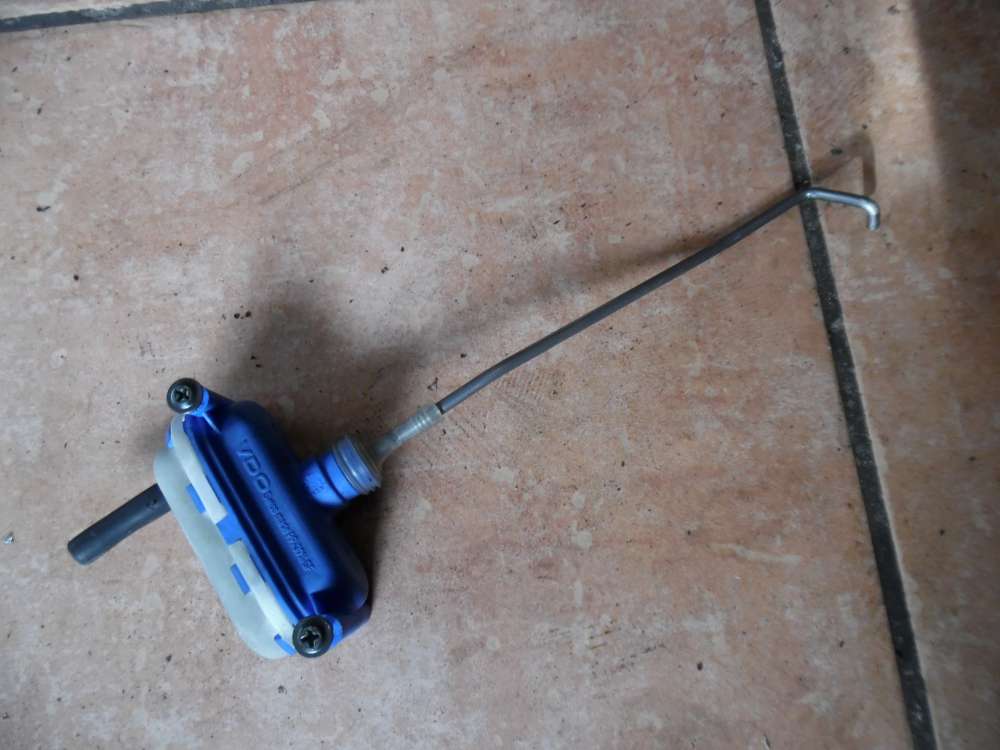 VW Golf 3 Stellelement Heckklappenschloss 1H6862159