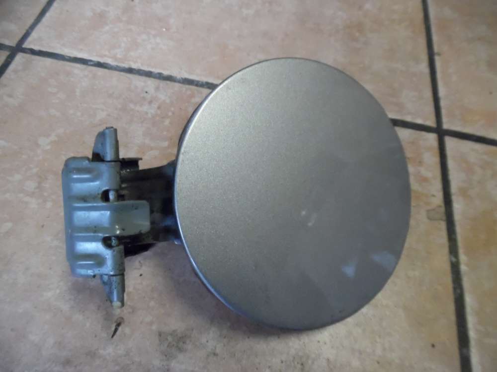 Toyota Yaris P1 Tankdeckel Gery Metallic Farbcod : 1D2