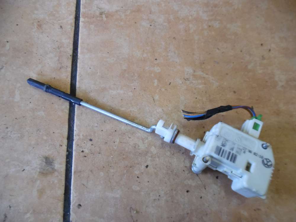 VW Golf IV 1J Stellmotor ZV Tankdeckel 1J6810773A / 3B0959782