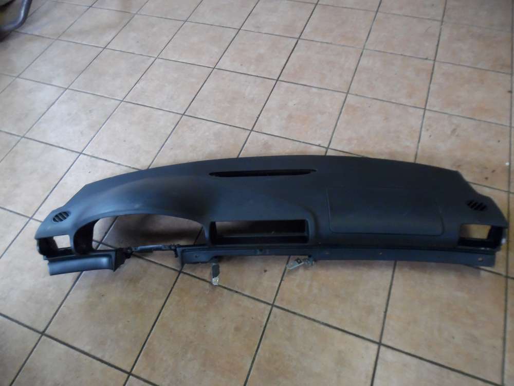 Audi A4 B5 Armaturenbrett Cockpit 8D0857069