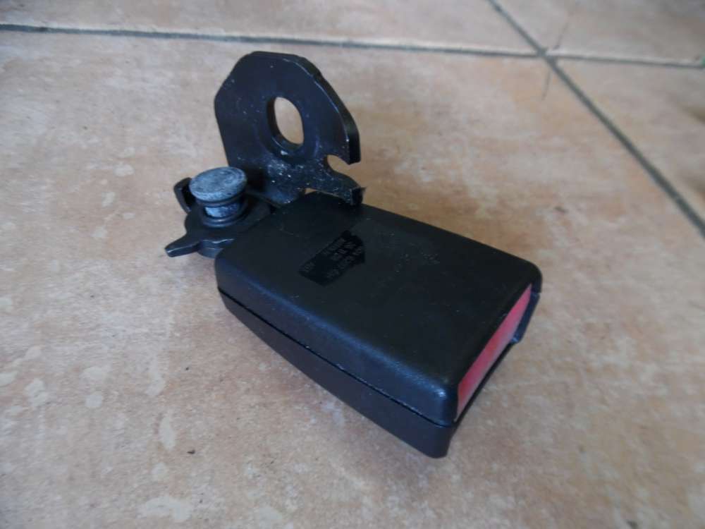 Opel Corsa D Gurtschloss Gurt Schloss Hinten mitte 13274779