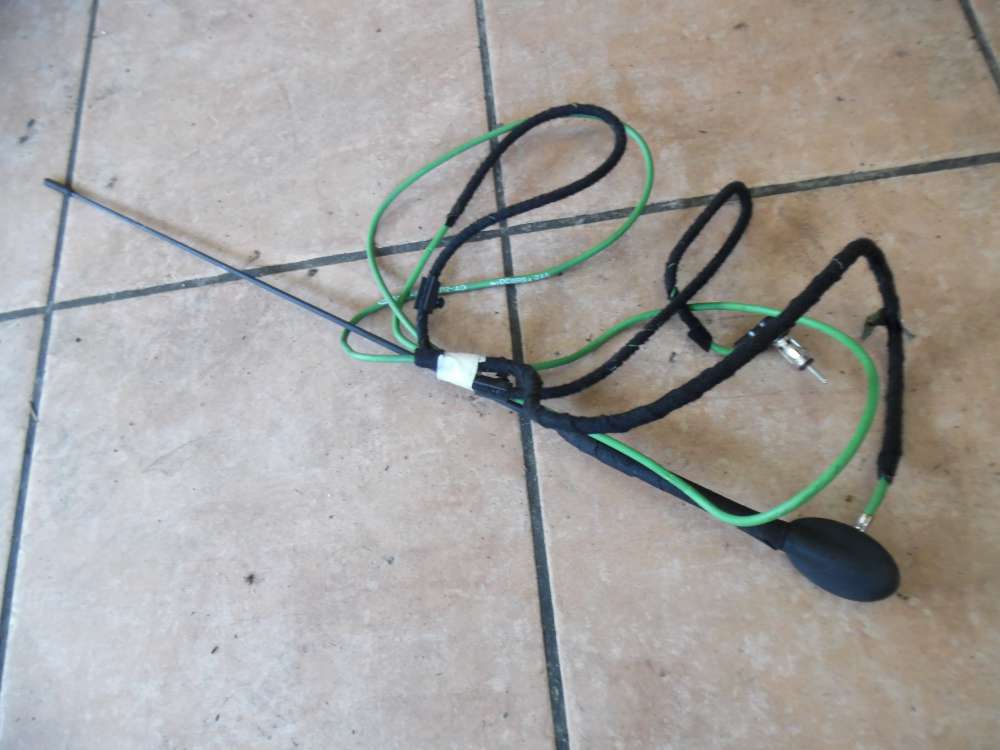 Ford Fiesta V Antenne Fahrzeugantenne mit Antennenfuß Kabel