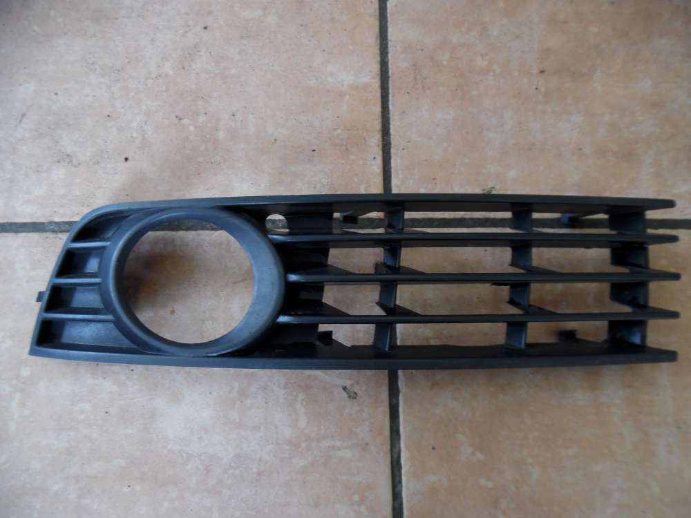 Audi A4 8E Stoßstangengitter Gitter Vorne Links 8E0807681