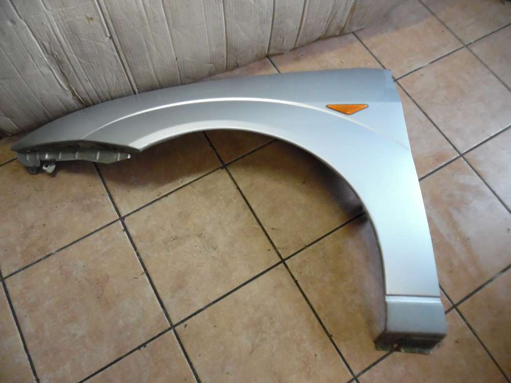 Ford Focus Kotflügel Vorne Links Silber Farbcode : 08