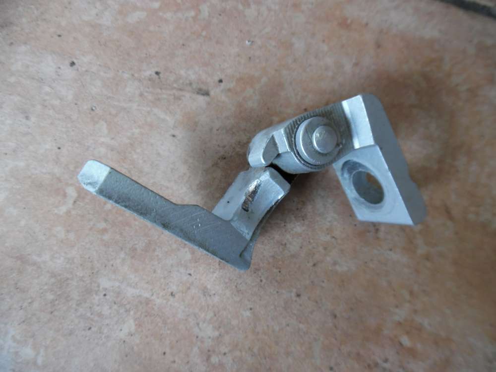 VW Polo 9N T?rscharnier Scharnier Vorne Rechts 6Q0831402