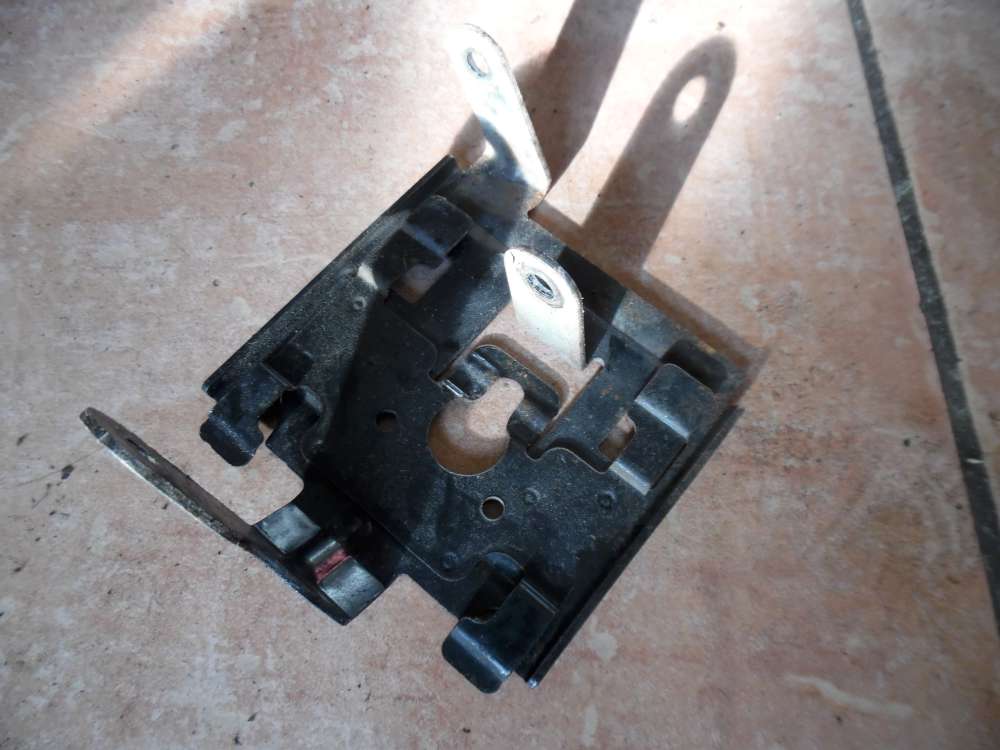 VW Golf 5 Halterung für Kraftstofffilter 1K0127811
