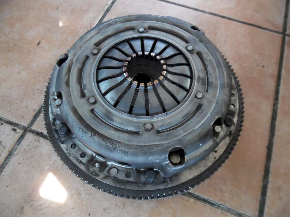 Skoda Fabia II Kupplungssatz Schwungrad Schwungscheibe R030105271D 030141025
